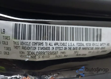 2019 Jeep Compass Latitude 4X4 z USA, uszkodzony, nr VIN 3C4NJDBB9KT690507